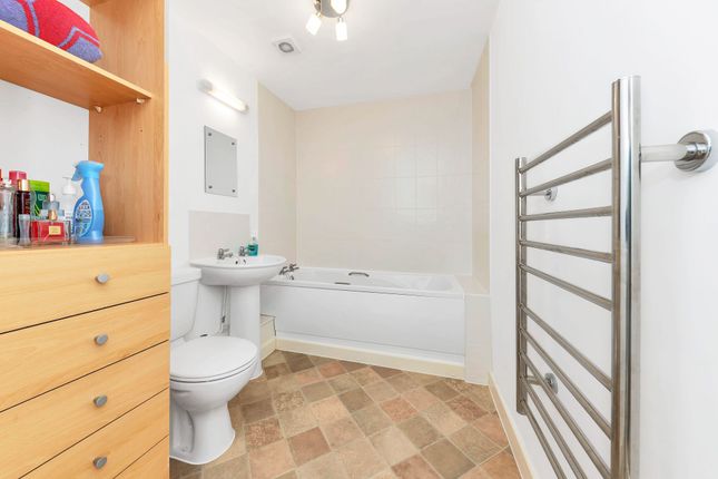 Flat for sale in Goodes Court, Royston