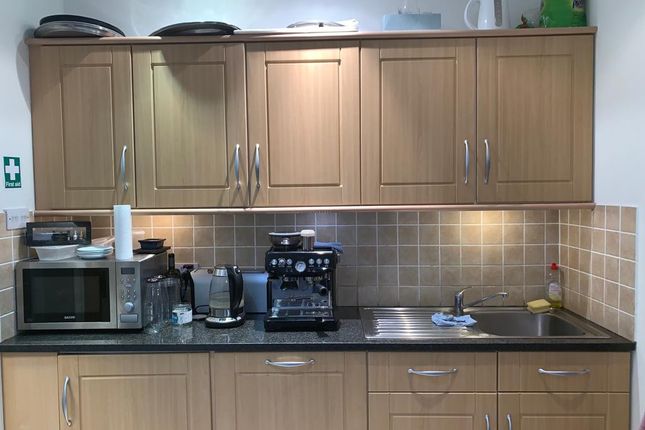 Shared accommodation to rent in Bermondsey St, London