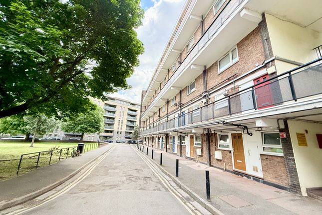 Flat 15, St. Saviours Estate, London photo 5
