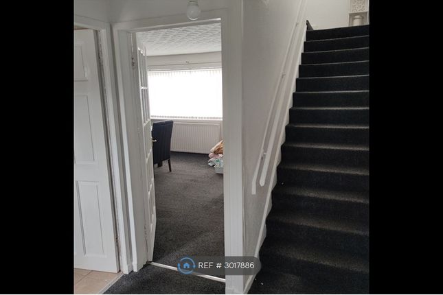 B Melrose Place, Coatbridge photo 2