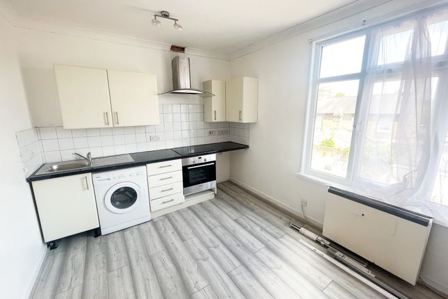 Flat 5, 52, Hencroft Street South, Slough photo 2