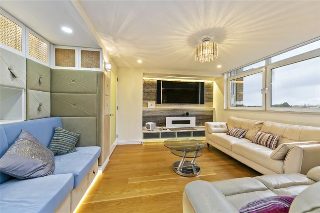 31, Thamespoint, Teddington photo 3