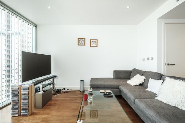 Flat to rent in The Landmark, Canary Wharf