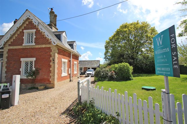 Thumbnail Cottage for sale in East Cowes Road, Whippingham, East Cowes