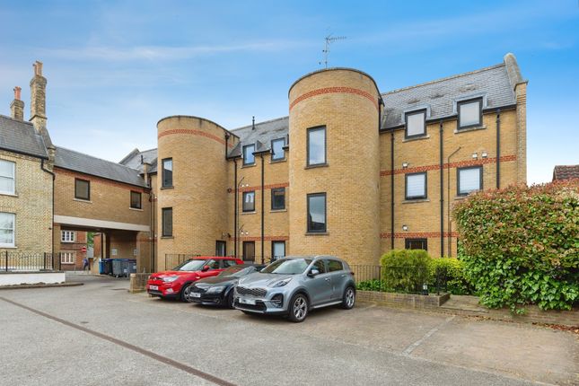 2-bed flat on 10, Conrads Yard, Hertford, £300,000
