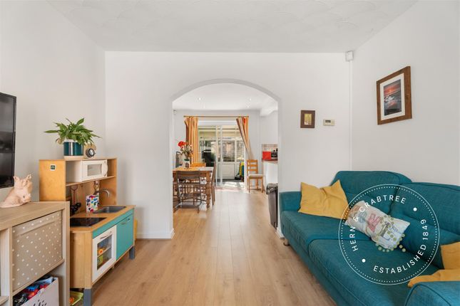 6, Cae Syr Dafydd, Cardiff photo 4