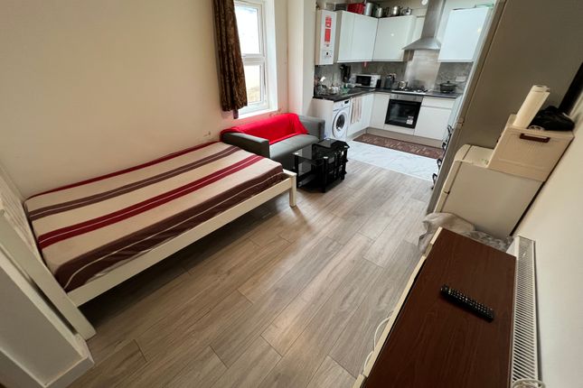 Flat 1, 3 Saxon Road, Southall photo 5