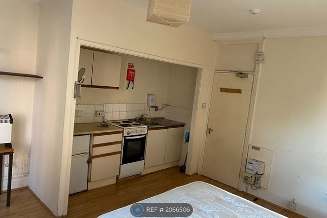 Thumbnail Room to rent in London Road, Reading