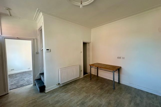26, LEEDS photo 5