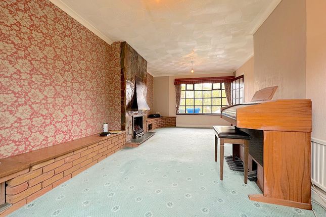 2, Hollybank Avenue, Wolverhampton photo 3