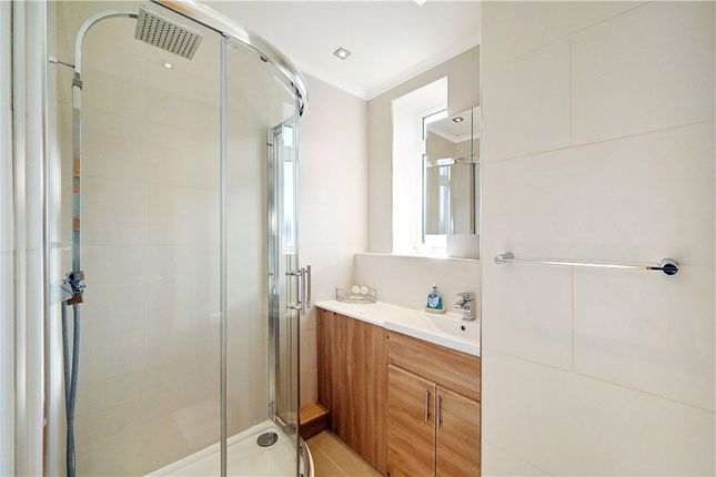 Flat 10,, Radley House, Regents Park photo 3