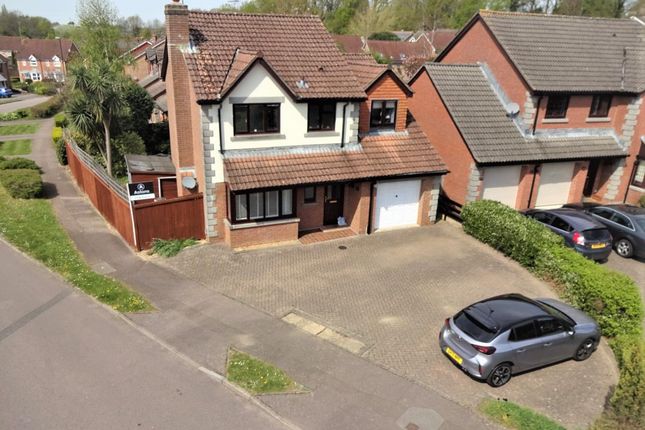 Thumbnail Detached house for sale in Elizabethan Way, Maidenbower, Crawley