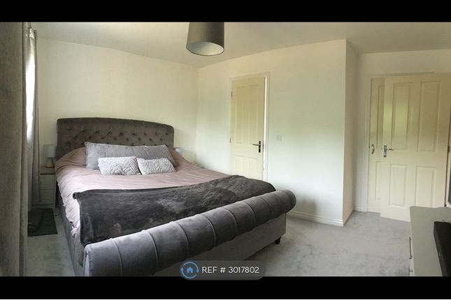 Doresa Close, Addlestone photo 3