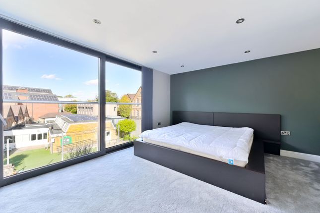 Drayton Gardens, West Ealing photo 4