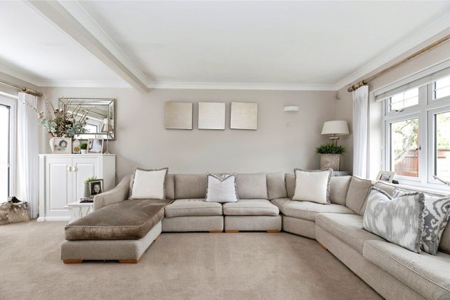 70, Common Road, Esher photo 4