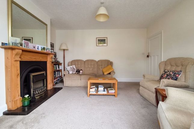 18 Newlands Park Road, Scarborough photo 2