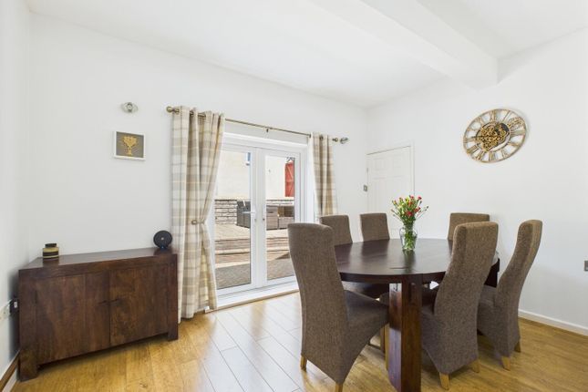 19, West End Avenue, Porthcawl photo 4
