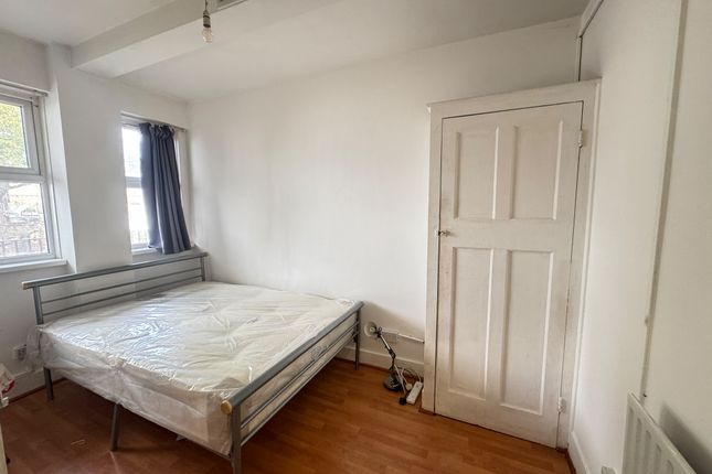 10-11 Snowfields, London photo 4