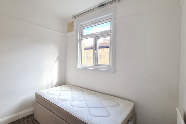57a Greenford Avenue, London photo 5