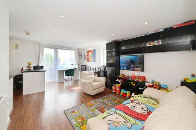 9, Nevis Court, Edgware photo 3