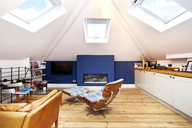 Top Floor Flat, 52, Golborne Road, London photo 2