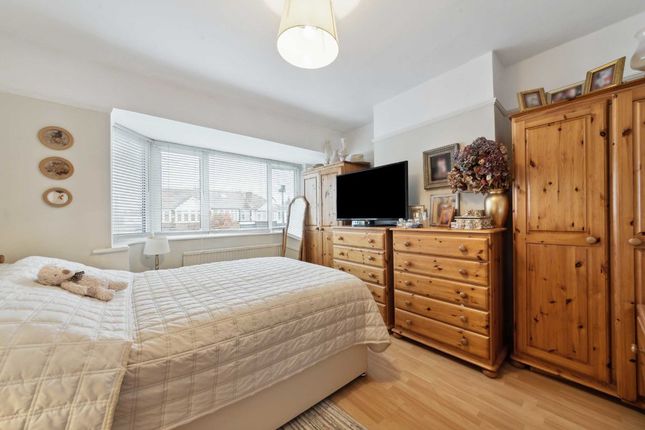 Property for sale in Thames Avenue, Perivale, Greenford