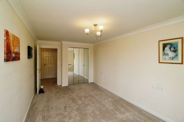 Flat for sale in Cleves Court, Benfleet