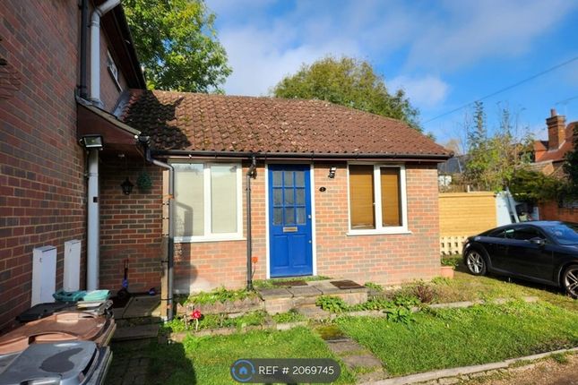 Bungalow to rent in Water Meadows, Frogmore, St. Albans