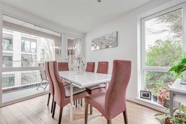 Flat for sale in Summerbee House, Wandsworth