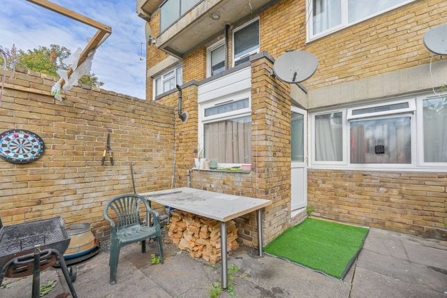 Stanthorpe Close, Streatham photo 4