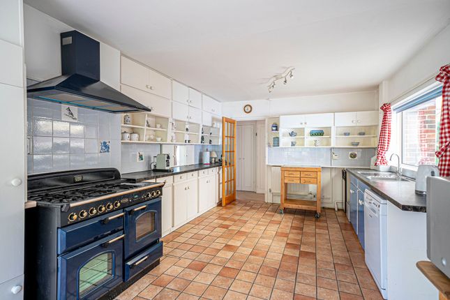 22 Winchester Gardens, Andover photo 3
