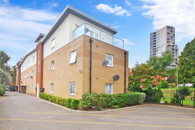 Thumbnail Flat for sale in Chamberlain Close, Ilford, Essex