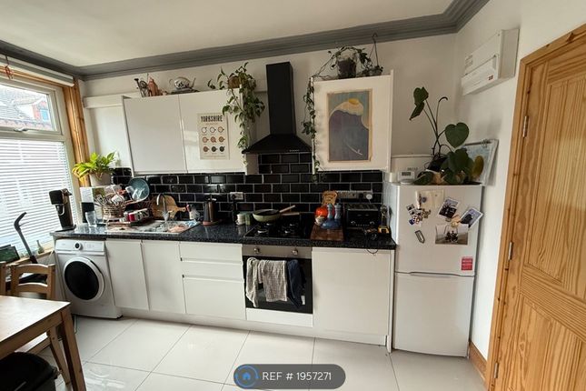 Flat, Norman Terrace, Leeds photo 3