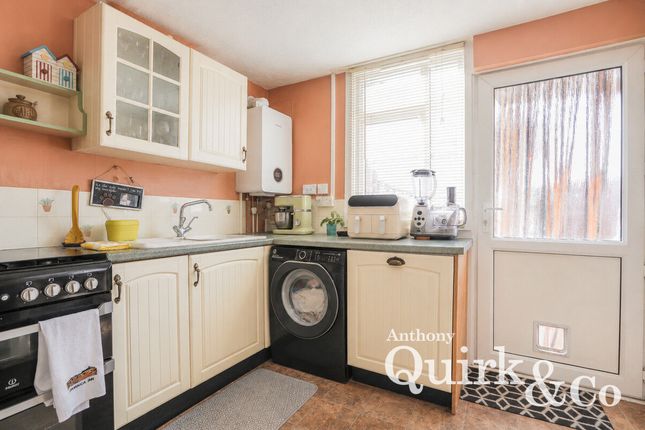 113, First Avenue, Canvey Island photo 4