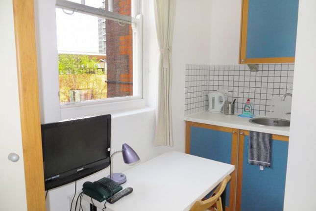 Flat 309, 116 Fulham Palace Road, Fulham, London photo 2