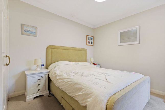 30 Mayfield Road, Bognor Regis photo 4