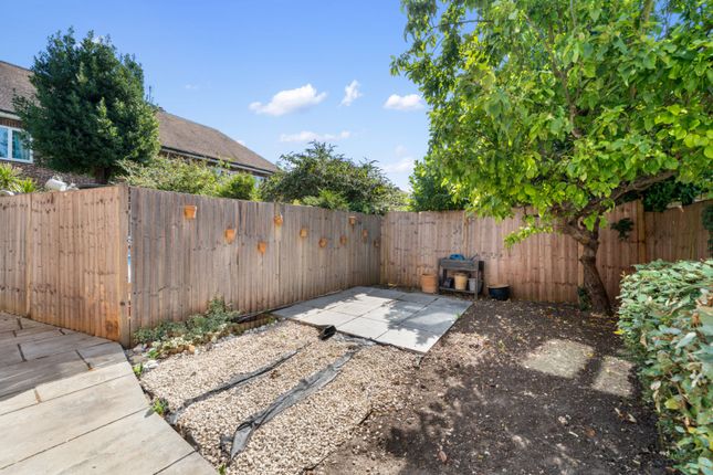 104, Toynbee Road, London photo 4