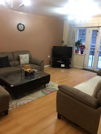 Flat for sale in Geneva Court, Rookery Way, Colindale