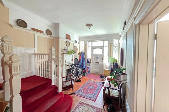 81, Chatsworth Road, Greater London photo 4
