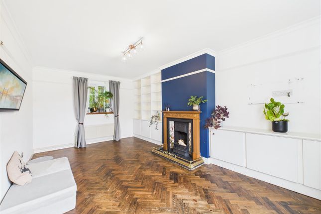 37, Douglas Road, Esher photo 2