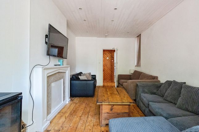 16, Beech Grove, Greater Manchester photo 3