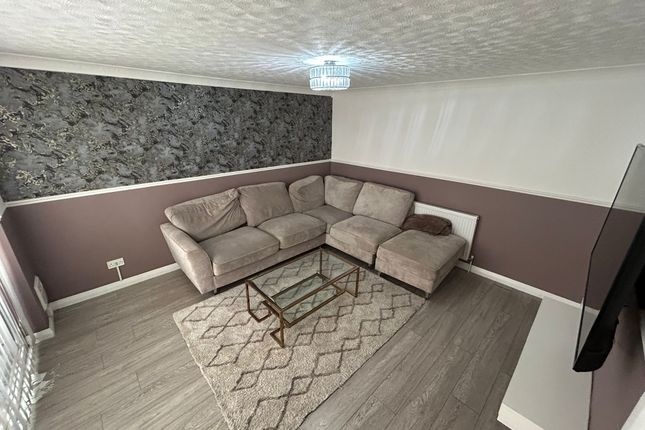 Thumbnail Flat to rent in Hithermoor Road, Staines
