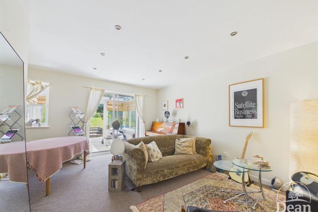 2, Livia Way, Lydney photo 4