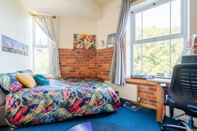 8-bed house on Fawcett Street, Sheffield, £3,189/mo