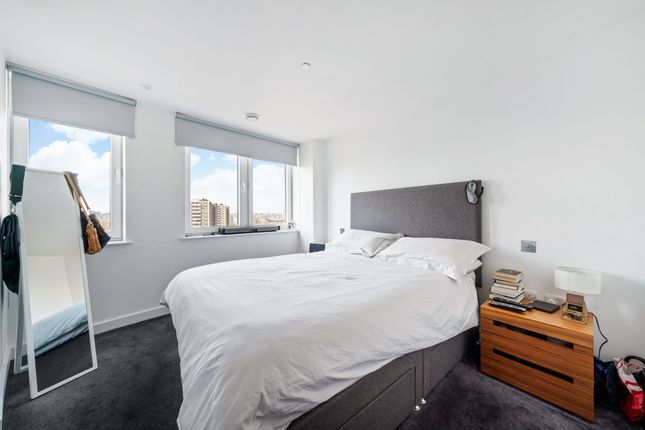 Flat to rent in Eagle Point, City Road, London