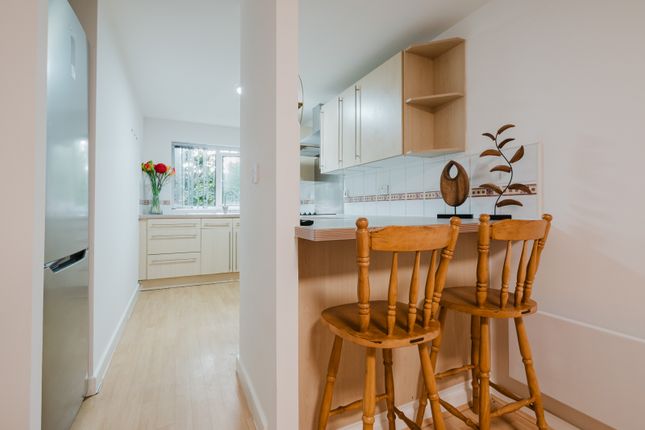 Apartment 29, Ellerslie Court, Manchester photo 4