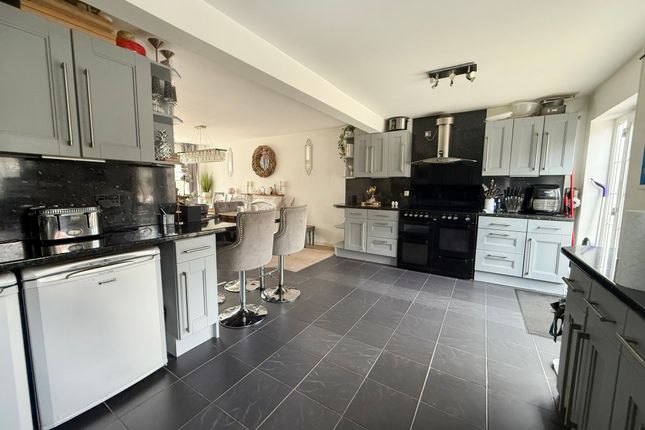 8, The Greenways, Colchester photo 3