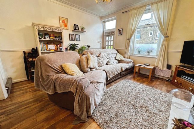 7, Peterborough Place, Bradford photo 2