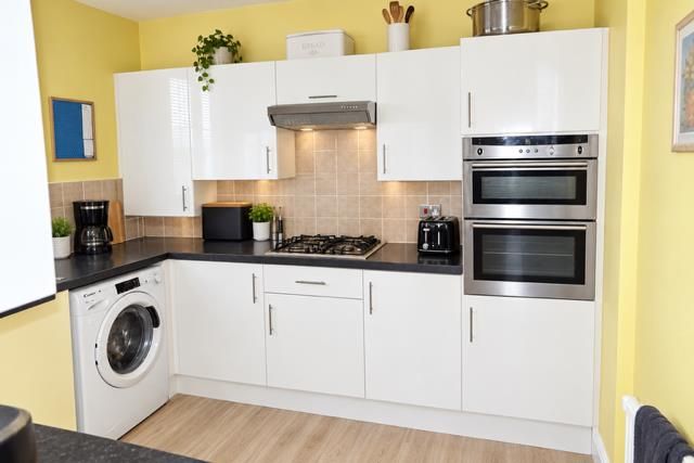 Mayfield Drive, Bathgate photo 4