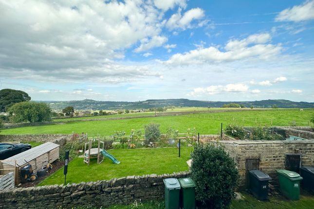 19, Oldfield, Holmfirth photo 3